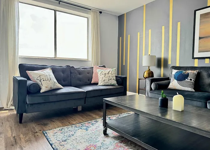 City View 16Th Floor 2 Bath Free Parking Lm1607