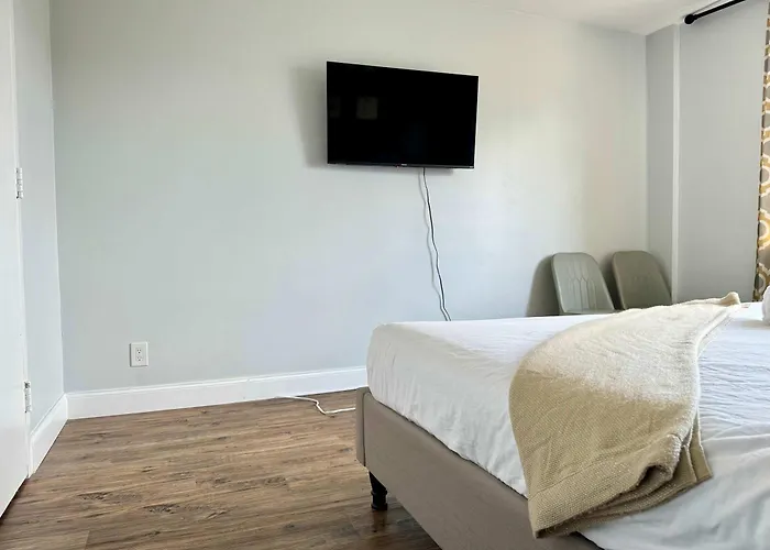 City View 16Th Floor 2 Bath Free Parking Lm1607
